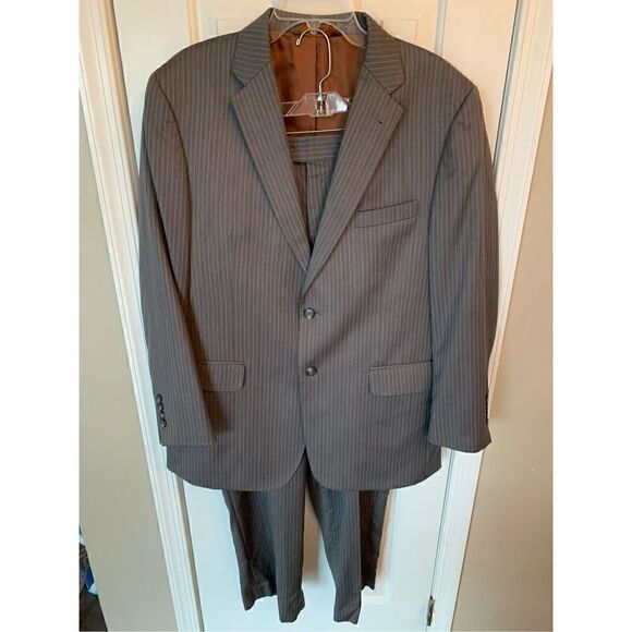 Jos A Bank gray stripped suit size 43R jacket and pants 37R 100% wool - Picture 1 of 9